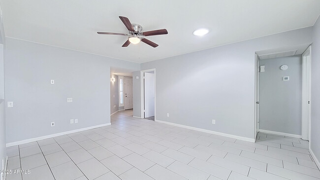Building Photo - 8627 N Shadow Ln