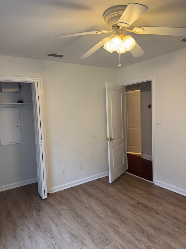 Building Photo - 2186 Heathrow Dr