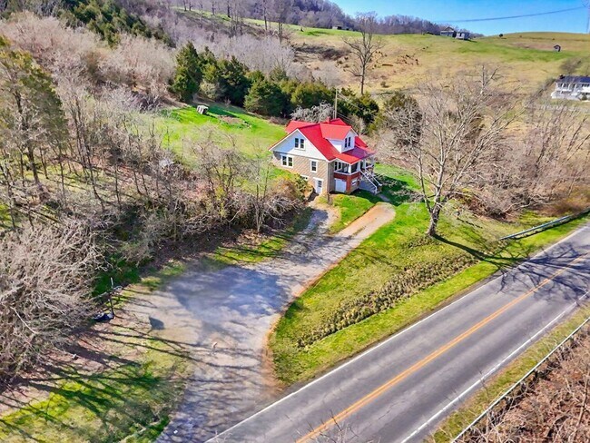 Building Photo - 11494 New Garden Rd