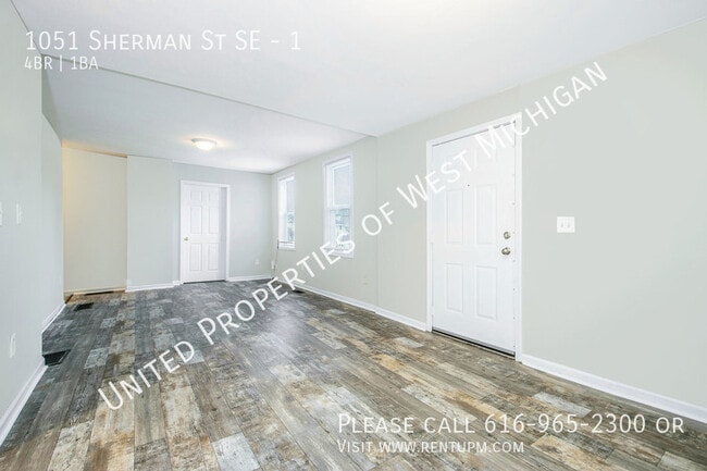 Building Photo - Available Now | 4 Bedroom 1 Bath Lower Lev...