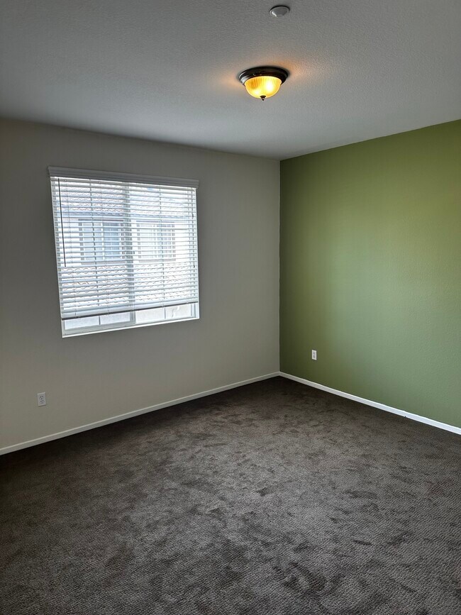 Building Photo - 310 Sunset Way