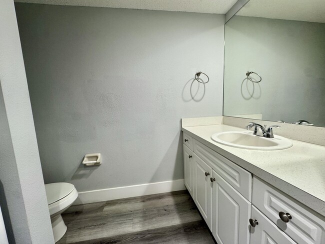 Building Photo - 2216 White Pine Cir
