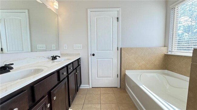 Building Photo - 4408 Black Hills Dr NW