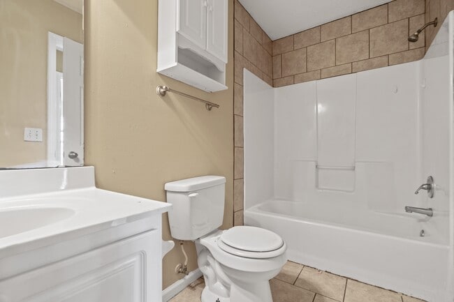 Building Photo - 527 3rd Loop Rd