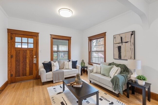 Building Photo - MOVE-IN READY!!!!