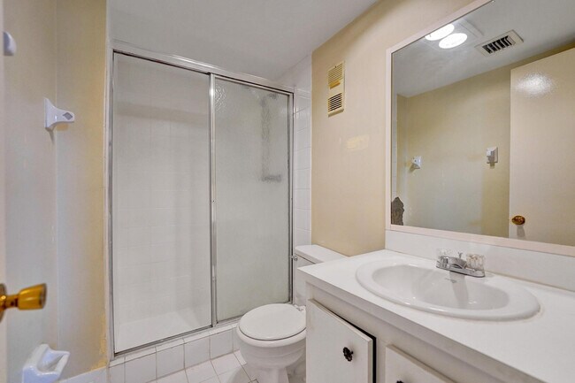 Building Photo - 9440 Poinciana Pl