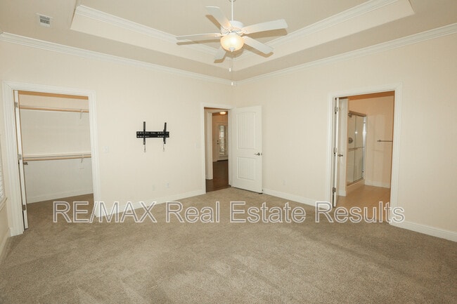 Building Photo - 2106 SW Huntwick Ave