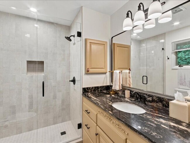 Building Photo - 1050 Illahee Rd
