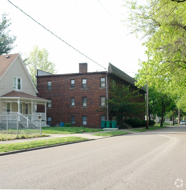 Primary Photo - 79 Frances Ave