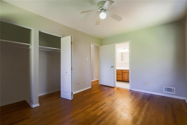 Building Photo - 2821 Petersburg Ct