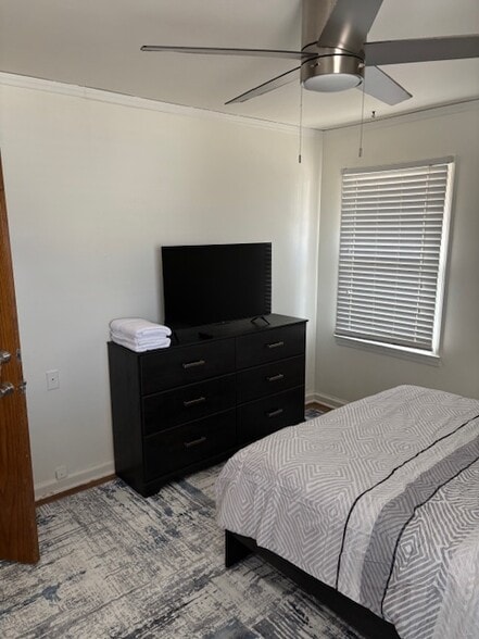 Building Photo - 902 S 36th St