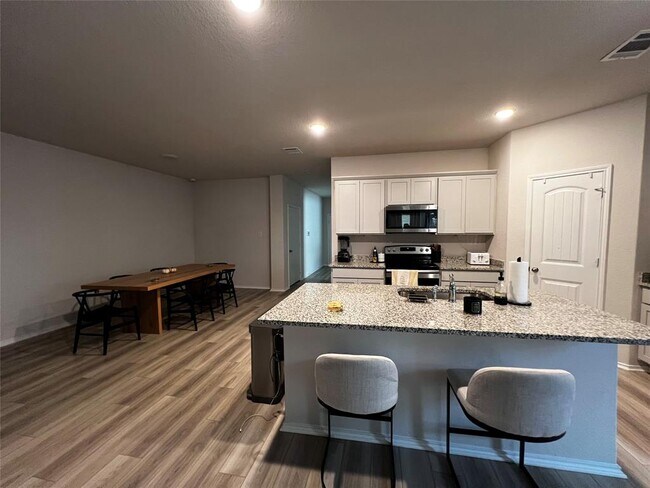 Building Photo - 1009 Marvin Wy