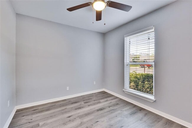 Building Photo - 1712 W Mesa Park Dr