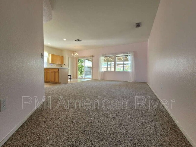 Building Photo - 8440 Zinnia Way