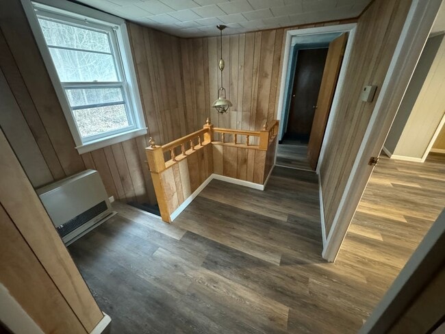 Building Photo - 28 US-7