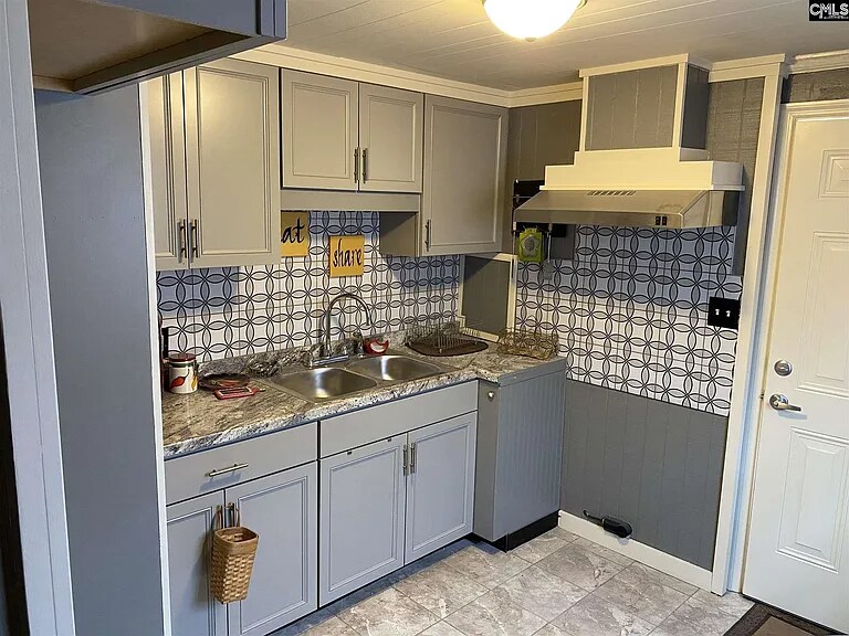 Building Photo - 2451 Gervais St