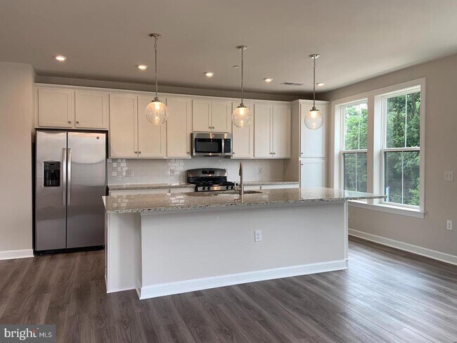 Building Photo - 3925 Fair Ridge Dr