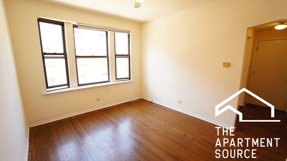 Building Photo - 3149 W Medill Ave