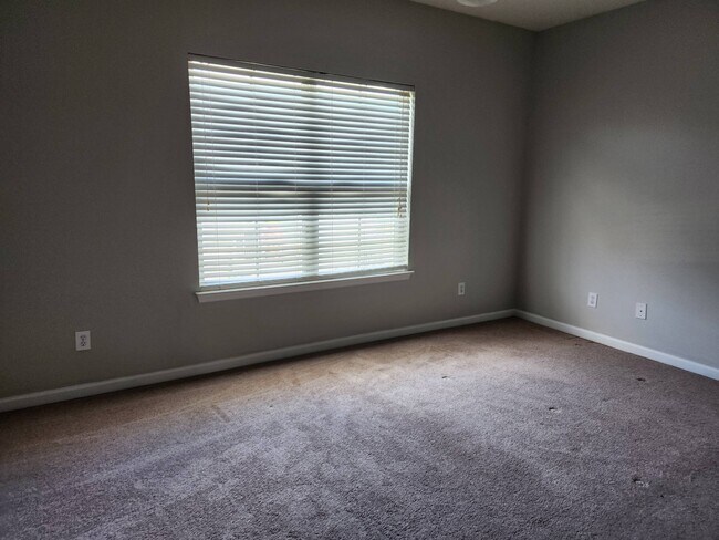 Building Photo - 2472 Lantana Ln