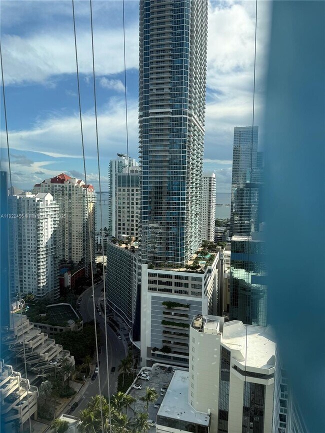 Building Photo - 950 Brickell Bay Dr