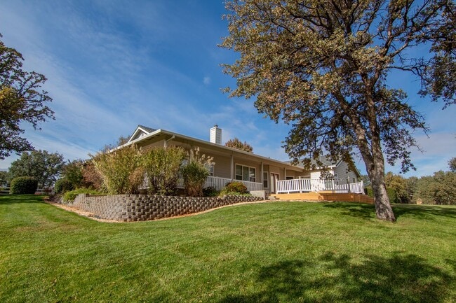 Building Photo - Country Home for Rent on Acreage | 3.5 Acres, 3 Car Garage, Deck, Pet Friendly
