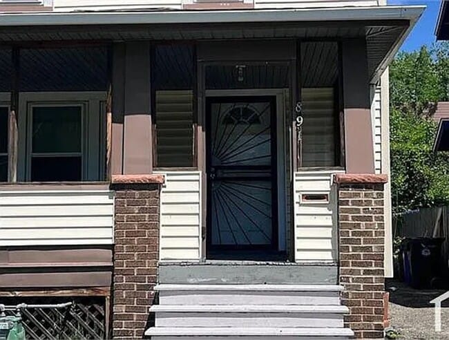 Building Photo - Spacious 3-bedroom, 1-bath Home