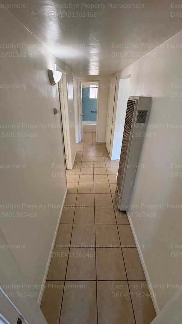 Building Photo - 3 bedroom 1 bathroom house located near E. California Ave/ Mt Vernon Ave