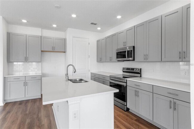 Building Photo - 1808 Sanibel Dr