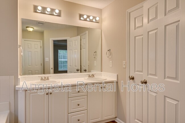 Building Photo - 7640 Pleasantville Way