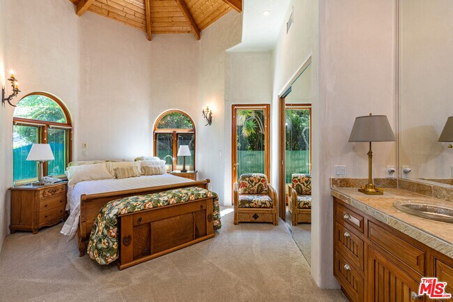 Building Photo - 6405 Bonsall Dr