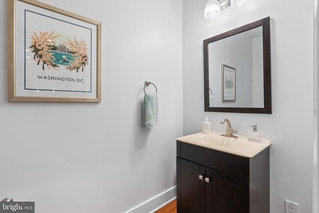 Building Photo - 1418 N Rhodes St