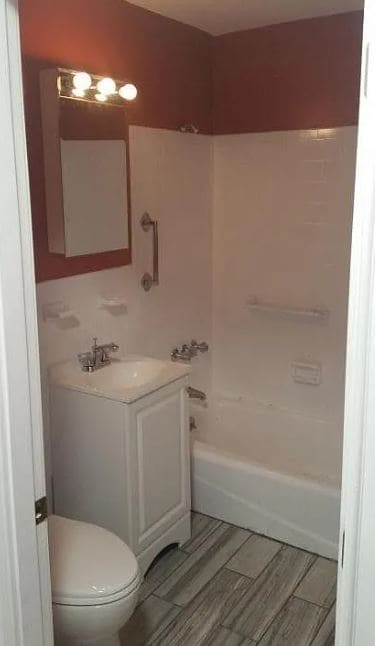 Building Photo - 35 Glencoe St