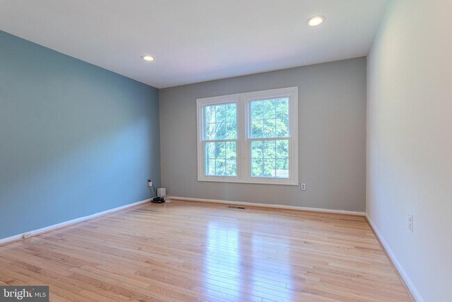 Building Photo - 3929 Sunflower Cir