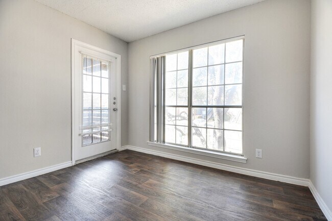 Building Photo - 3623 W Northgate Dr
