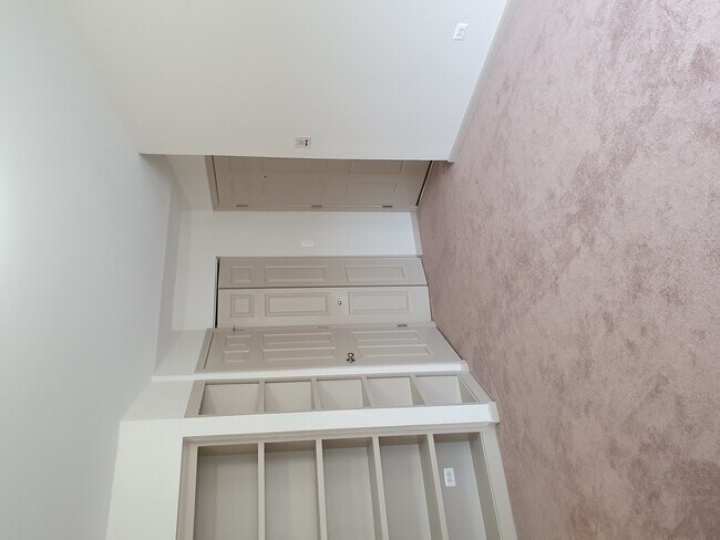 Building Photo - 1103 Stratford Ct