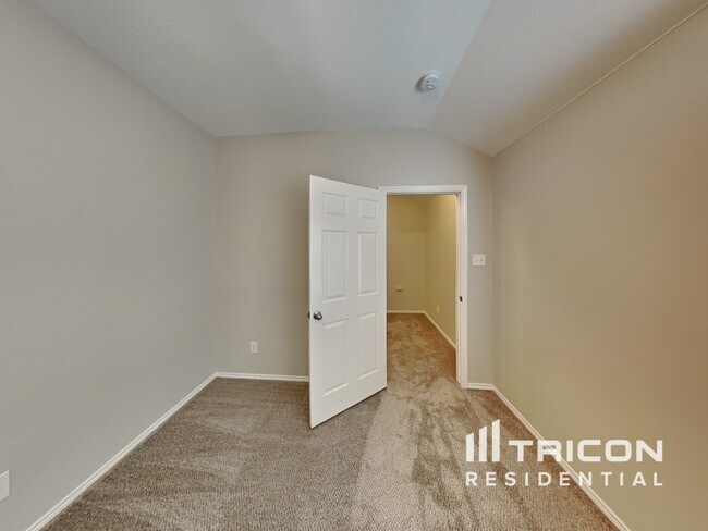 Building Photo - 1470 Waldrop Dr