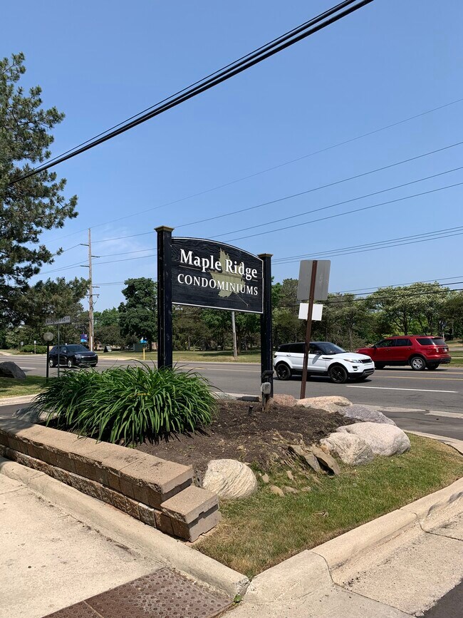 Maple Ridge Entrance - 6680 Ridgefield Cir