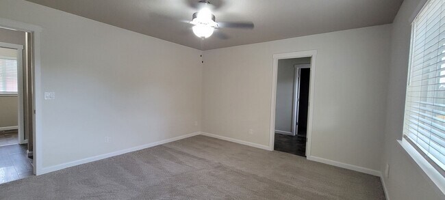 Building Photo - 331 NW Pacific Hills Dr