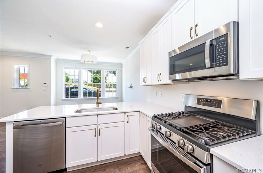 Kitchen - 2008 Libbie Lake West St