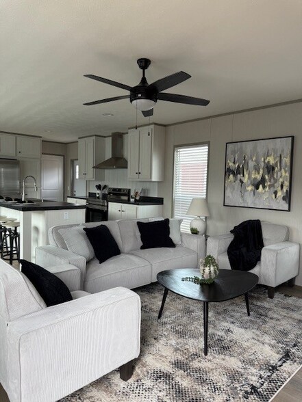 Building Photo - 15953 S Flores Rd