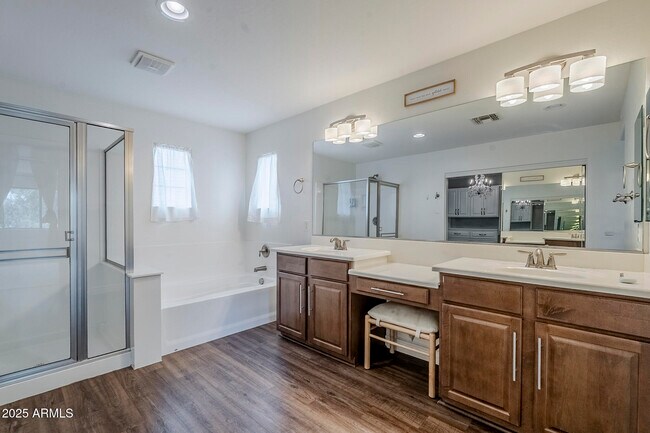 Building Photo - 2744 E Donato Dr