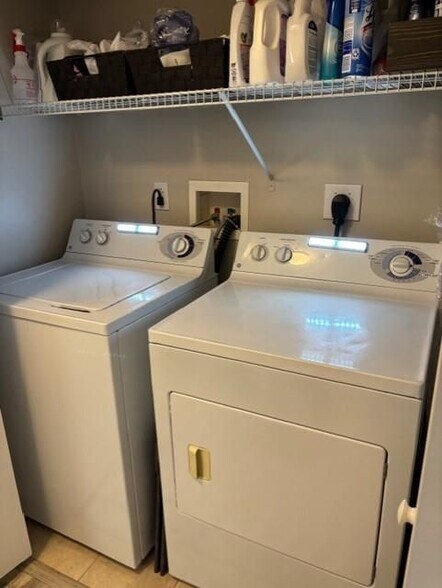 Building Photo - 1000 Providence Pl