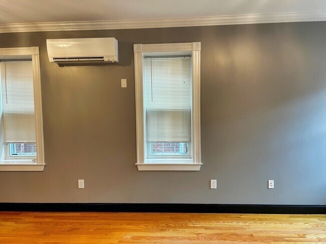 Building Photo - 65 Frankfort St