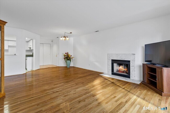 Building Photo - 13 Harbour Close