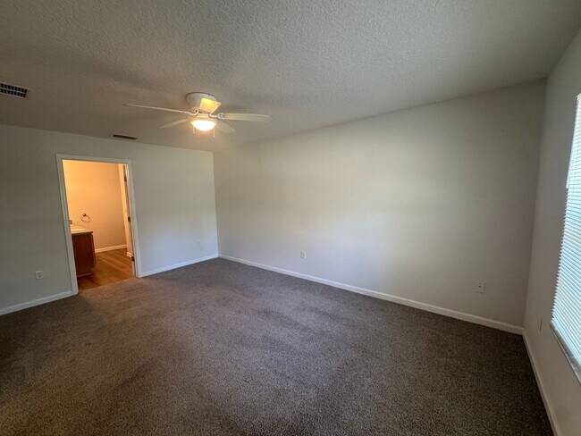 Building Photo - Ready Now! 3/2 Single Family Home w/ Fenced Yard in Starke, FL!