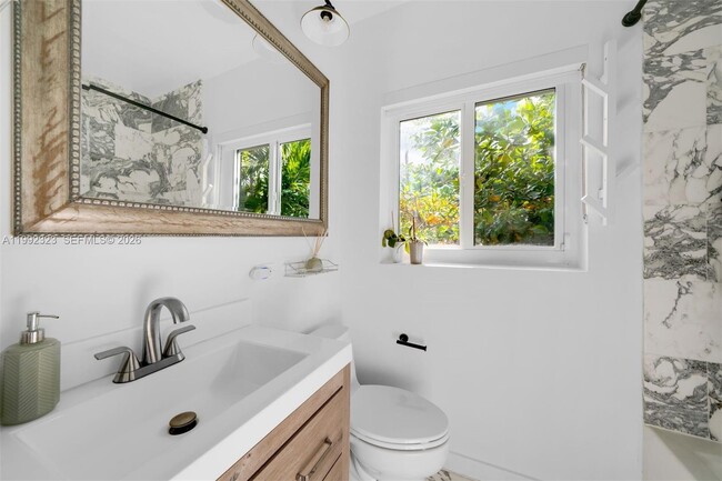 Building Photo - 970 NW 10th Ave