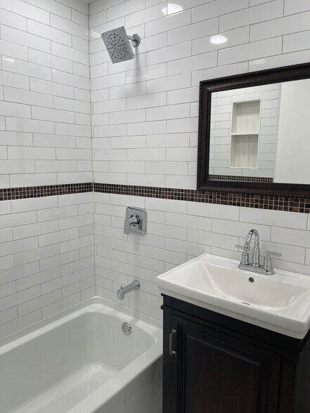 Building Photo - 634 Lawler Ave