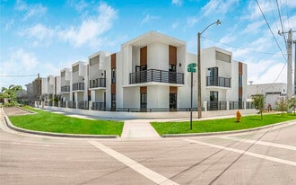 Building Photo - 16955 SW 100th Ave
