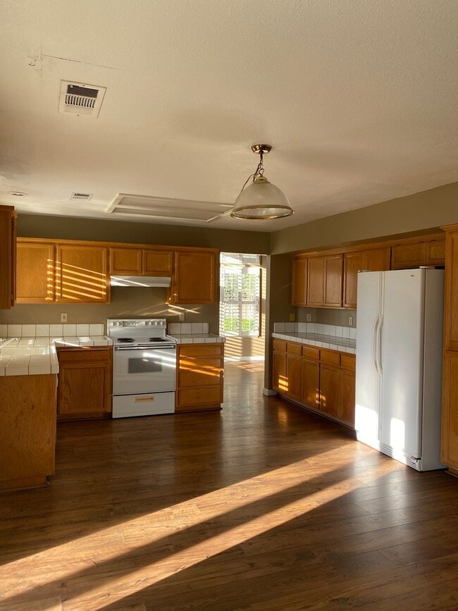 Building Photo - 3 bedroom 3 bathroom Salida Home