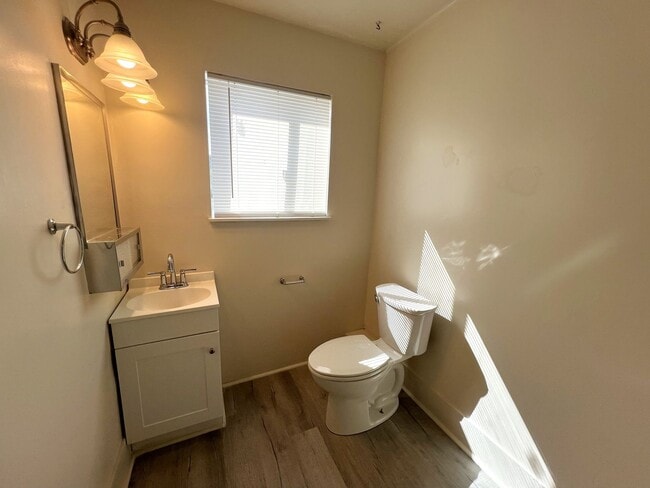 Building Photo - 315